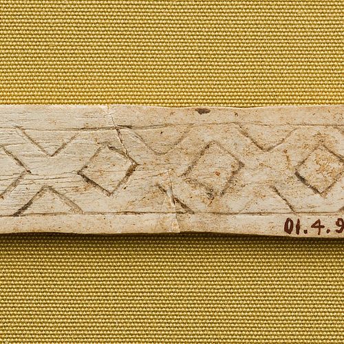 box-inlay-with-a-geometric-pattern-ca-3100-2900-b-c.jpg